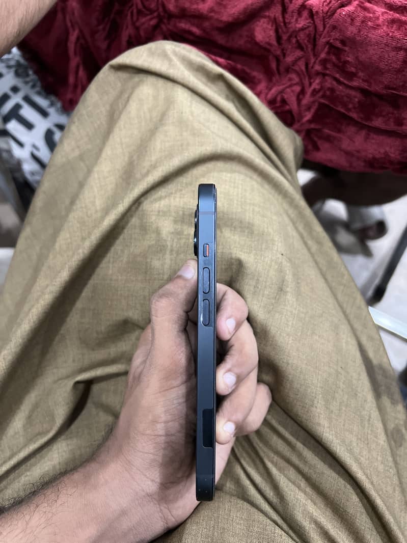 Apple iPhone 14 3