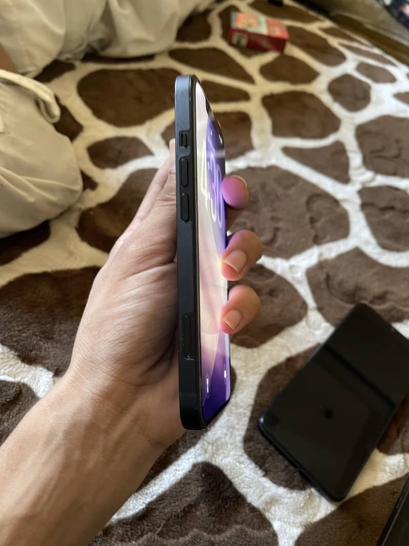 Apple iPhone 13 1