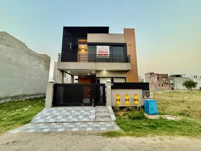 5 MARLA ELEGANT AND FULLY MAINTAINED SUPER HOT LOCATED BUNGALOW IS AVAILABLE IN THE BEST BLOCK OF DHA LAHORE.