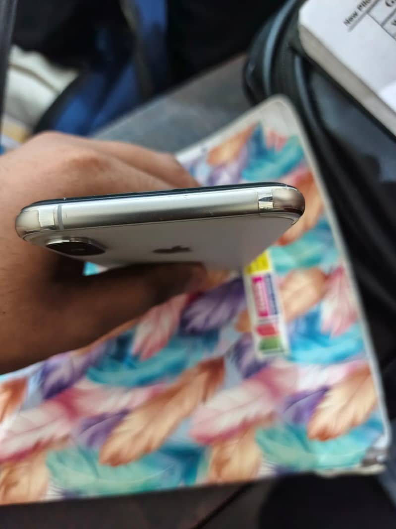 iPhone xs 3