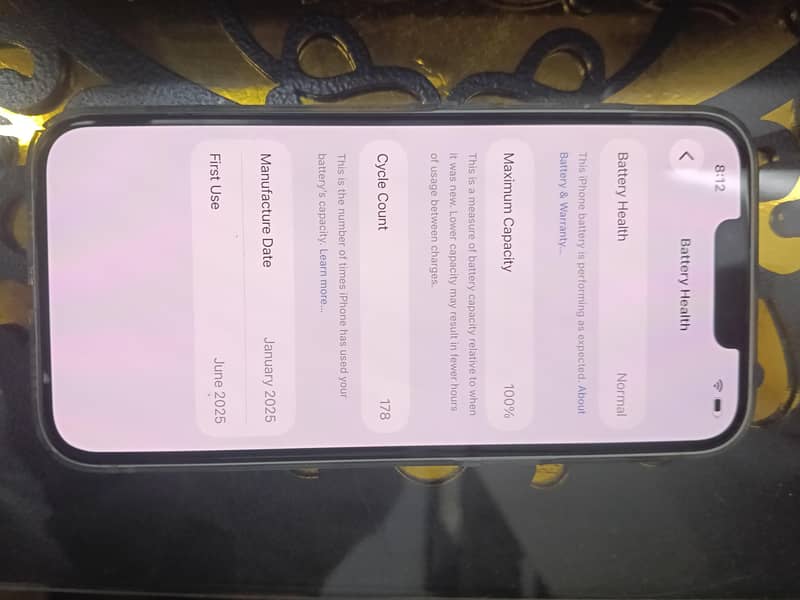Apple iPhone 16e 11
