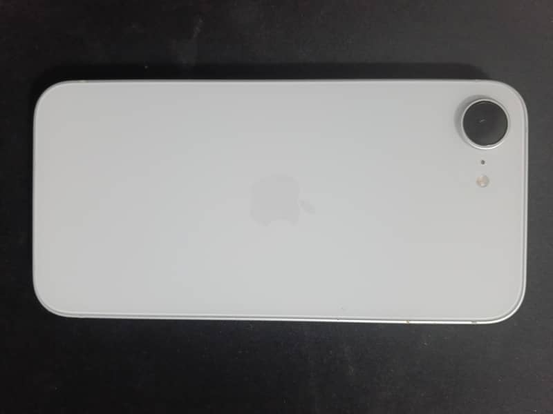 Apple iPhone 16e 12