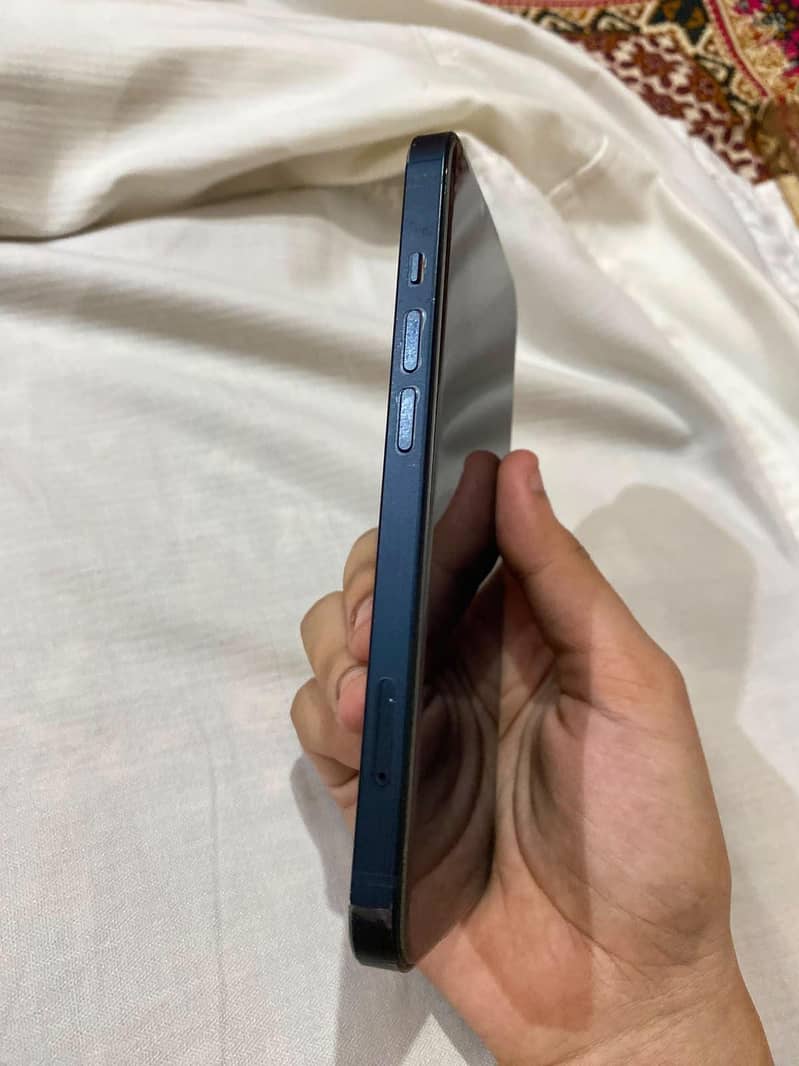 iPhone 13 7
