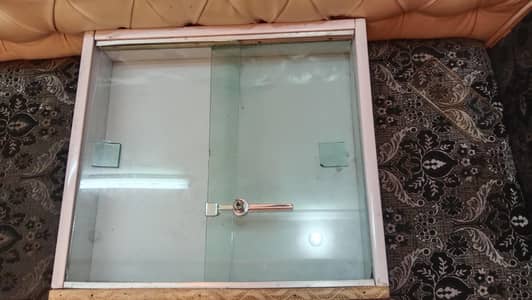 mobile counter 10 by 10 bilkul saaf  condition