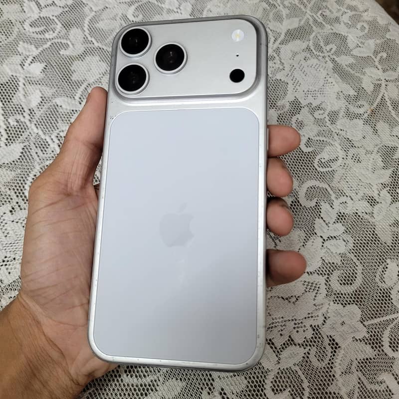 Apple iPhone 17 Pro Max Replic@ 1