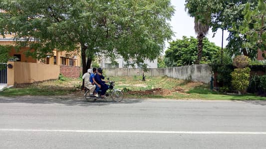 Nex to Corner Plot No-3550 Block Y - 1 Kanal Plot On Top Location of Phase 7 DHA Lahore For Urgent Sale