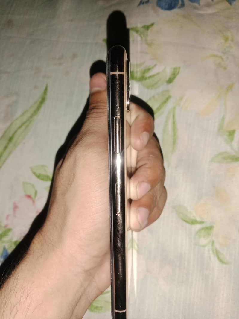iphone xs 3