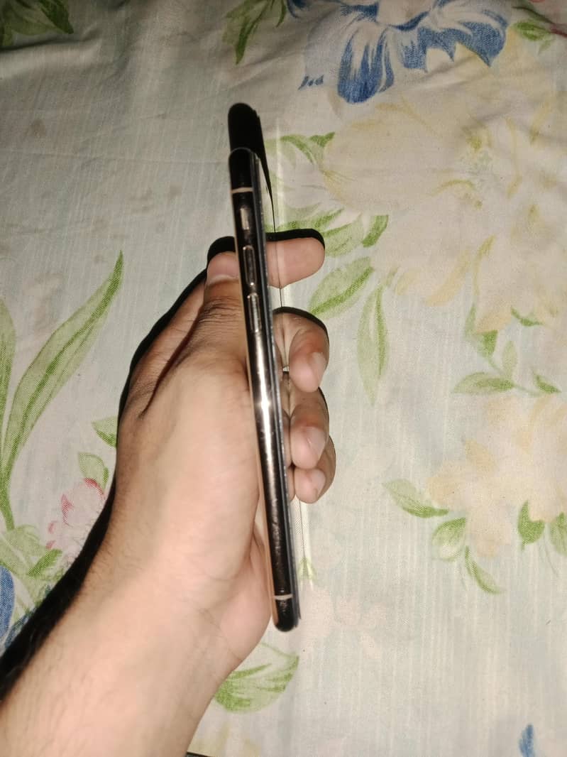 iphone xs 4