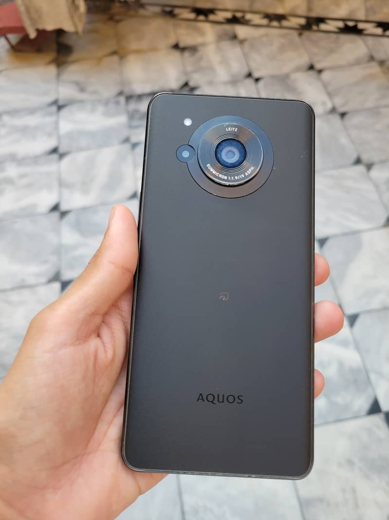 Sharp Aquos R7 3