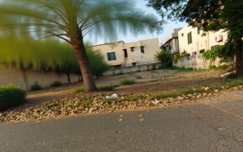 1 Kanal Plot No-927 Block W On Top Location of Phase 7 DHA Lahore For Urgent Sale