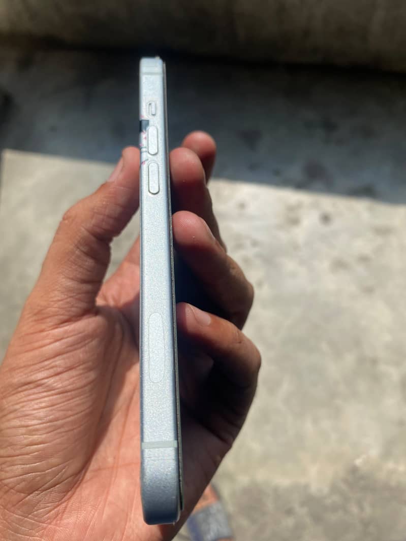 Apple iPhone 15 4