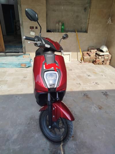 Honda ICON e Red Colour