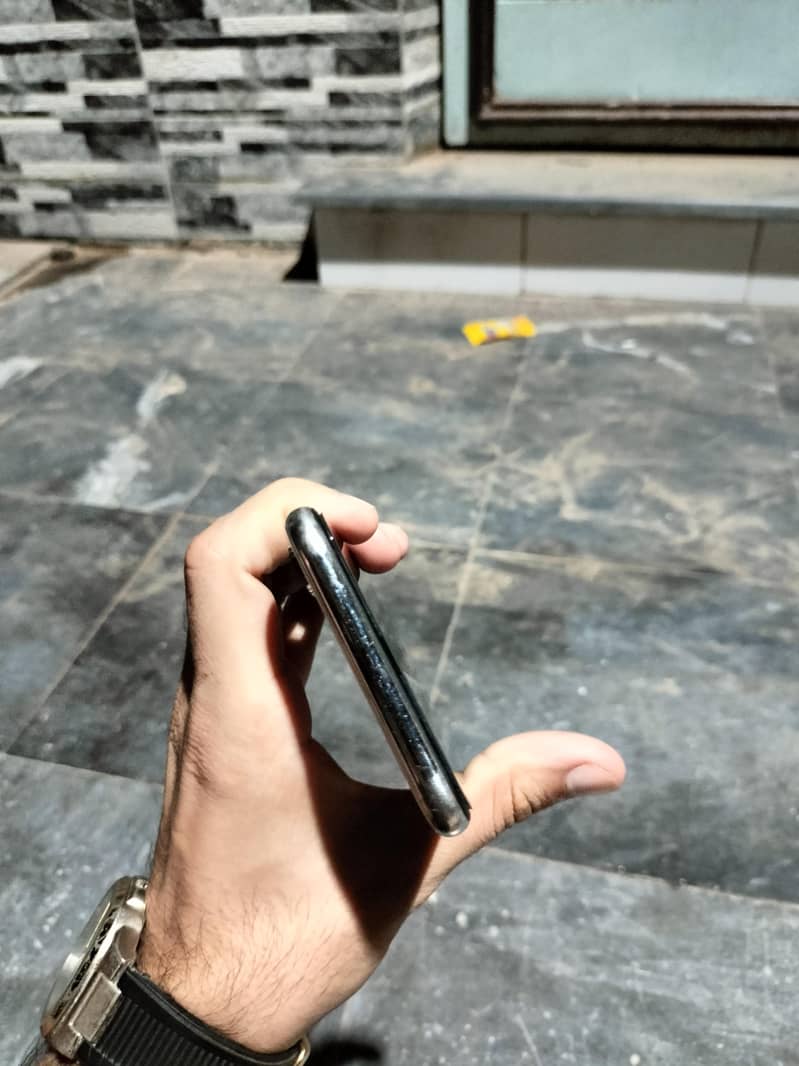 Apple iPhone X 4
