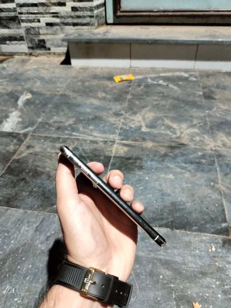 Apple iPhone X 5
