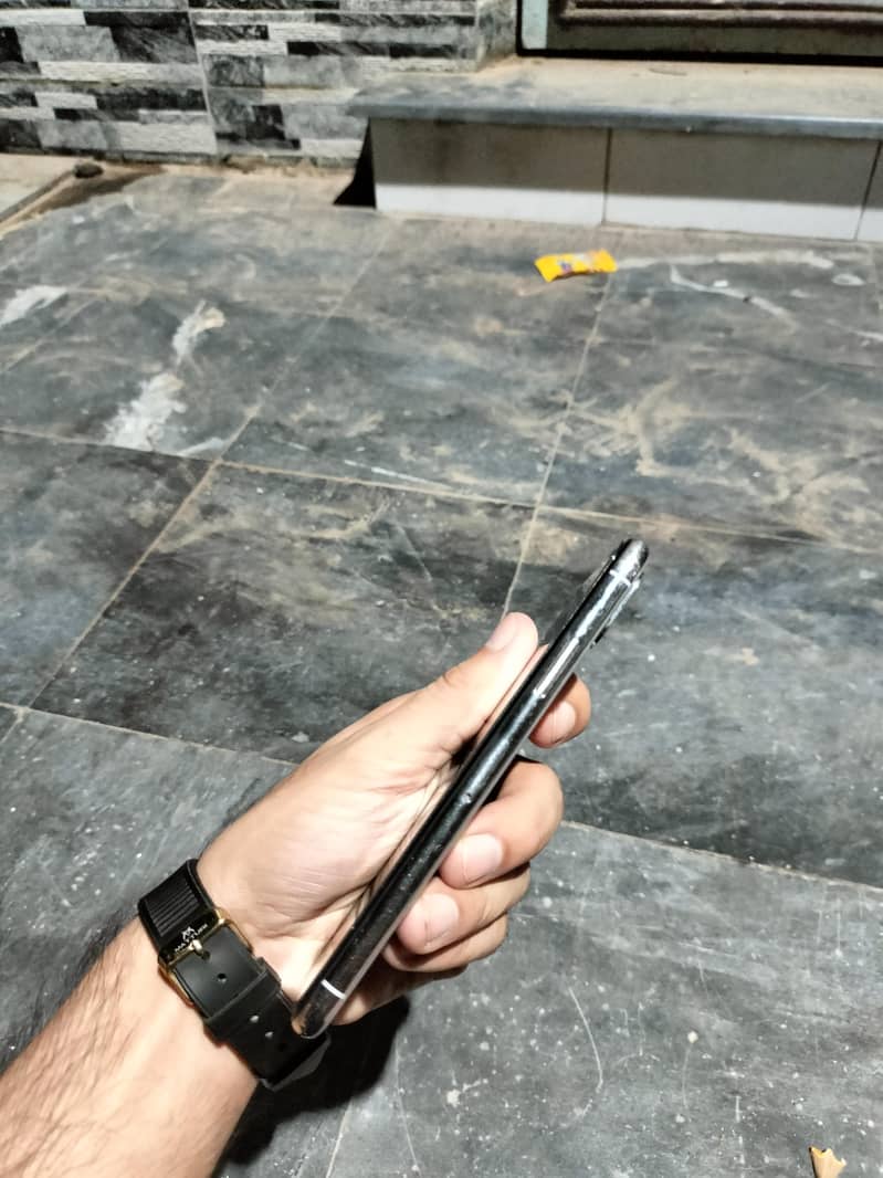 Apple iPhone X 6