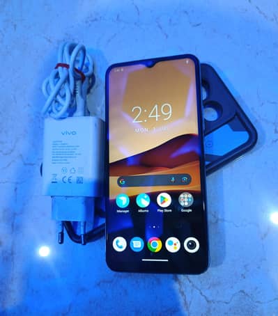 Vivo Y33s 8/128GB Ram with charger for sale