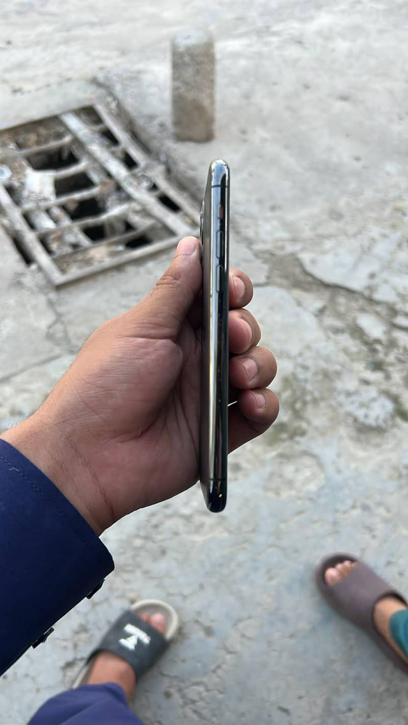 Apple iPhone 11 Pro 2