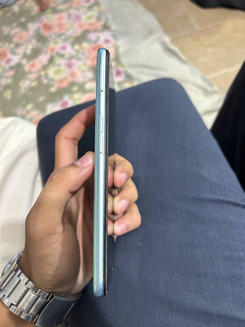 OPPO A76 1