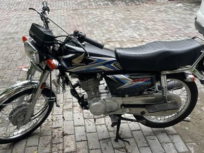 Honda 125 one hand use just 8500 km use