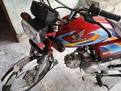 HoNDA CD 70 lush and genwain condition 25/26 MODEL. . . . . . .