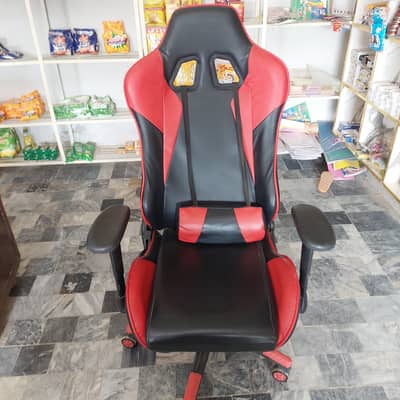 Gaming Chair and Table is Up for sale