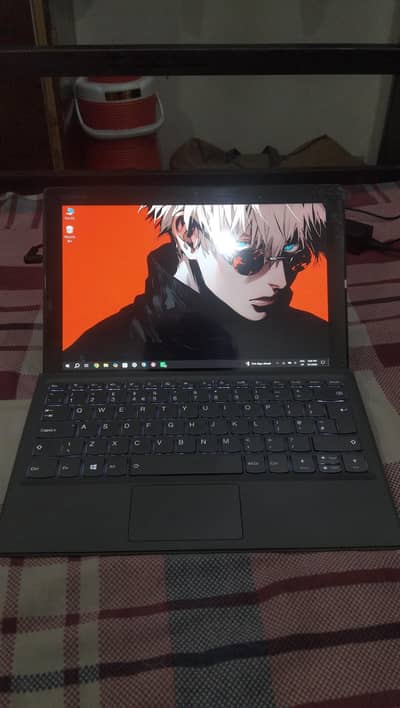 Lenovo Miix 520 2-in-1 Convertible Laptop lush condition just like new