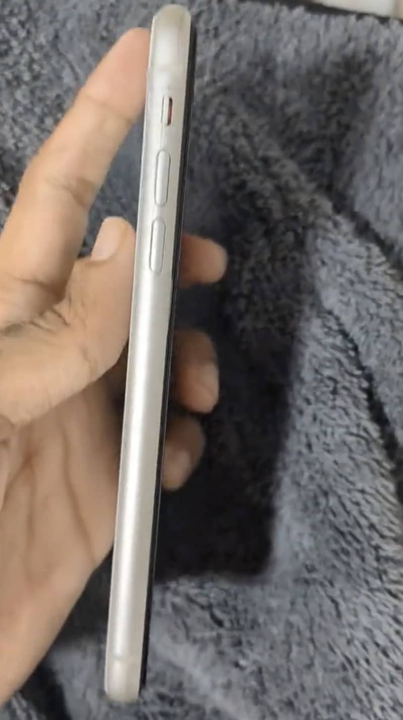Apple iPhone 11 0