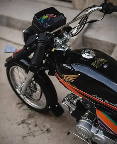 Honda CD 70 CC model 2010 for urgent sale