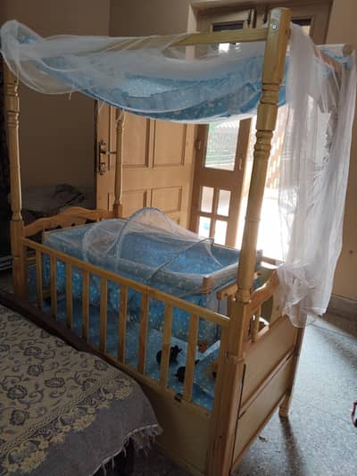 baby cot &wooden swing