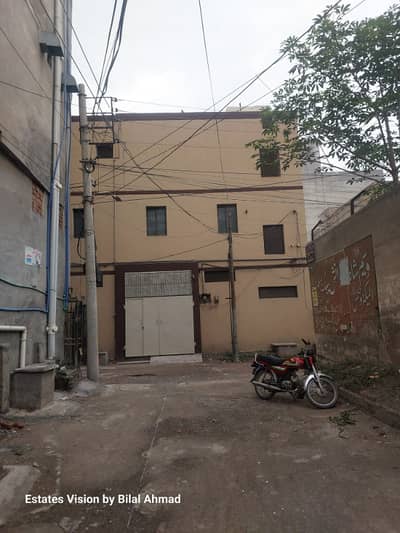 0321 86 10 688 Hot location 8 Marla 1st & 2nd floor with 5 rooms 2 store big rooftopfloor walking distance from main canal road