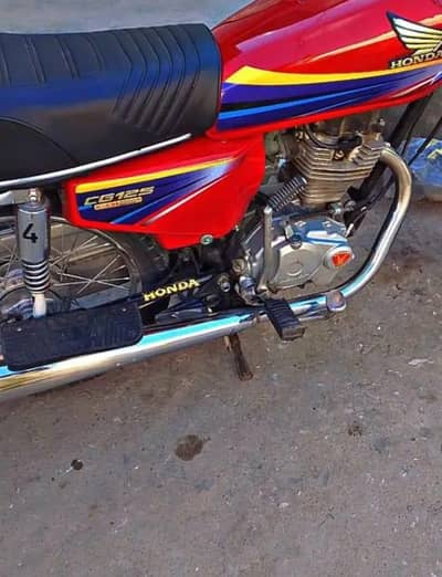 Honda CG 125 model 2010 for urgent sale