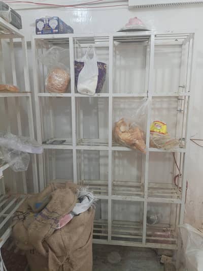 Shop rack in good condition
