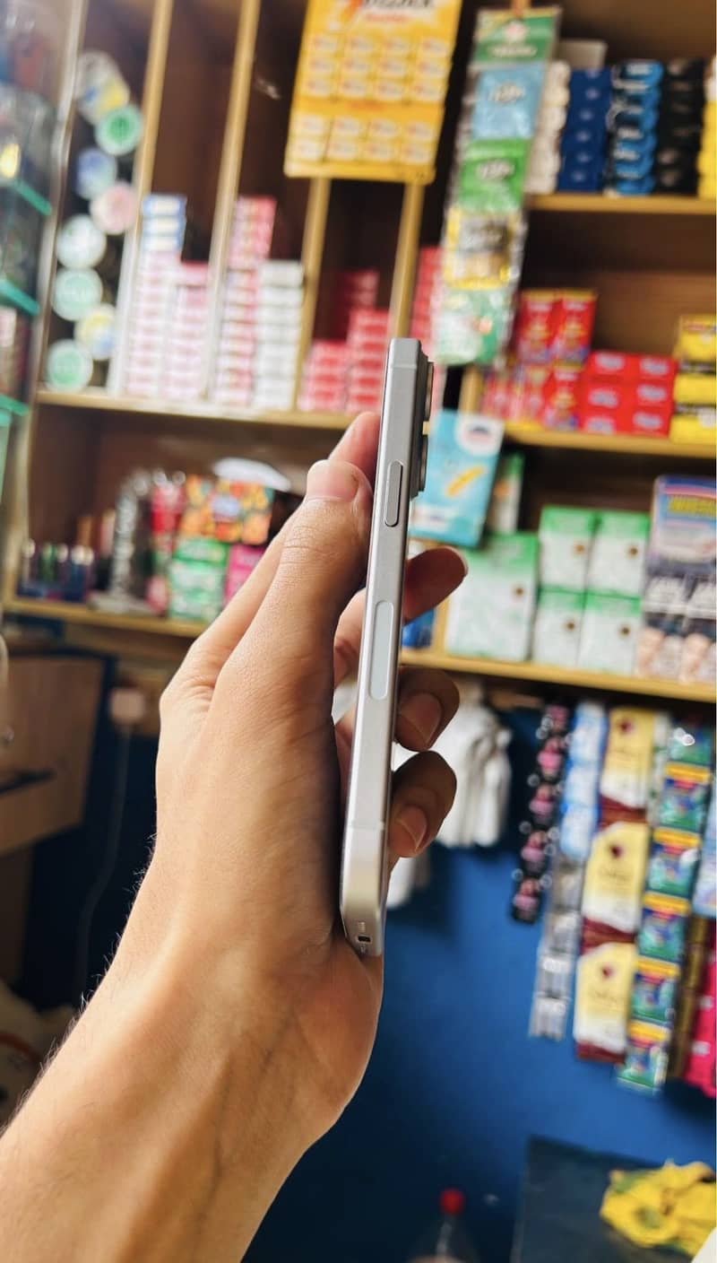Apple iPhone 15 7