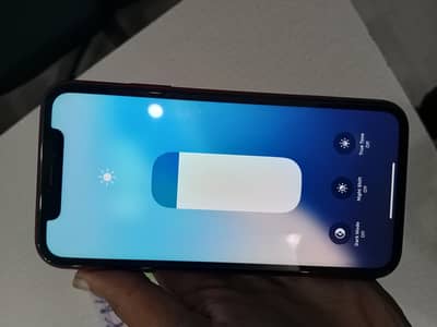 iphone XR ha bettery health 77 storage 64 Gb
