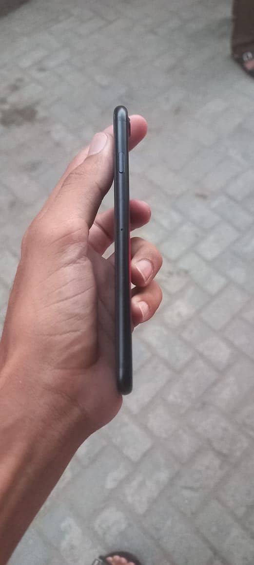 Apple iPhone 7 3