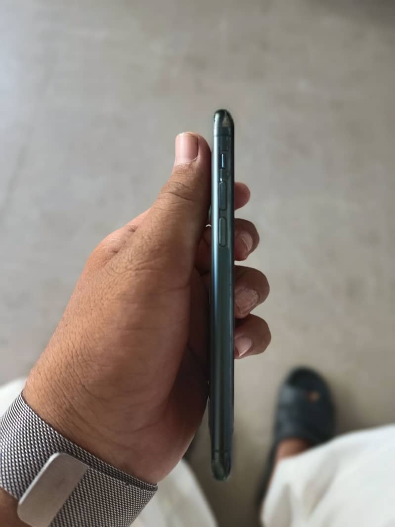 Apple iPhone 11 Pro 4