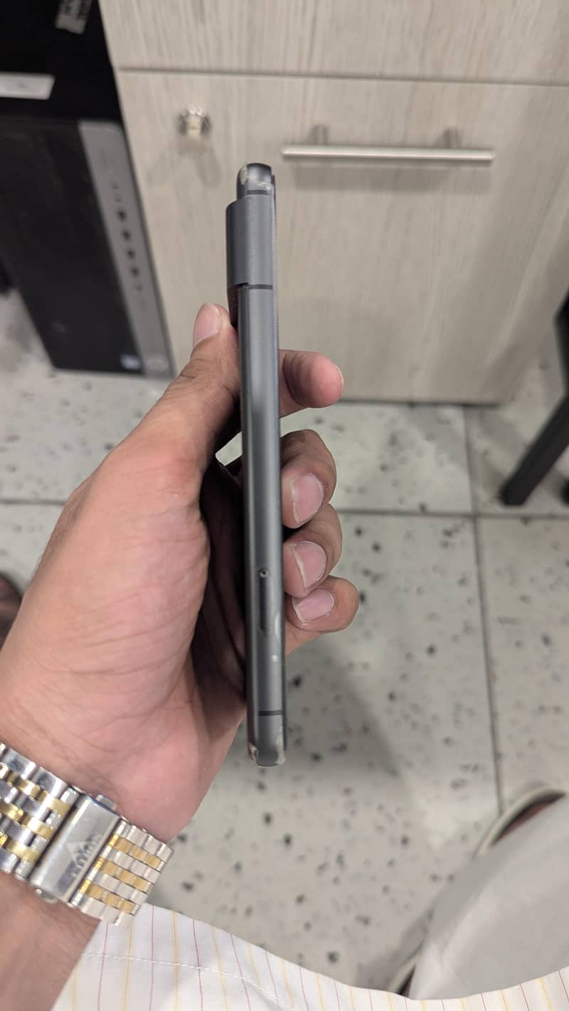 Google Pixel 8 4