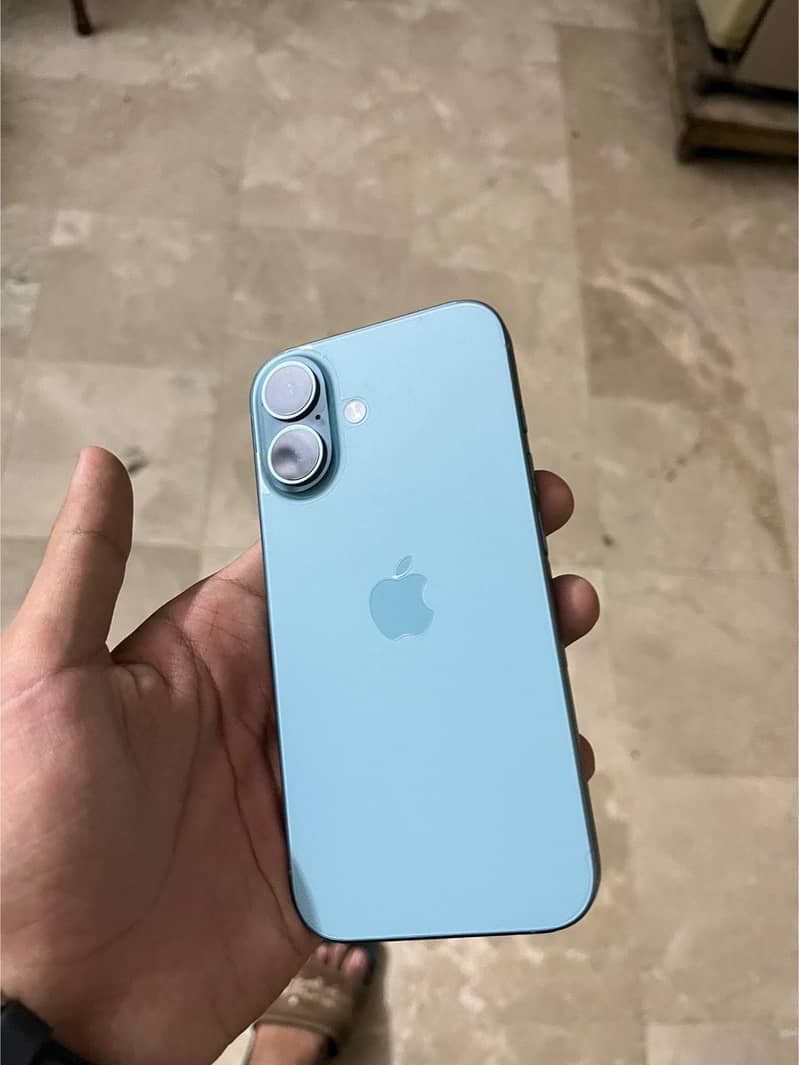 Apple iPhone 16 3