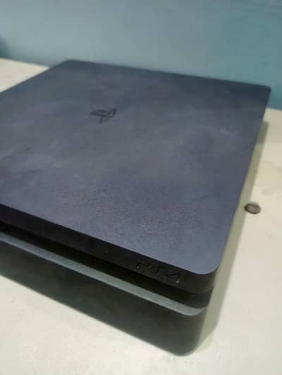 PlayStation 4 Slim 1TB Jailbreak + 2 Controllers