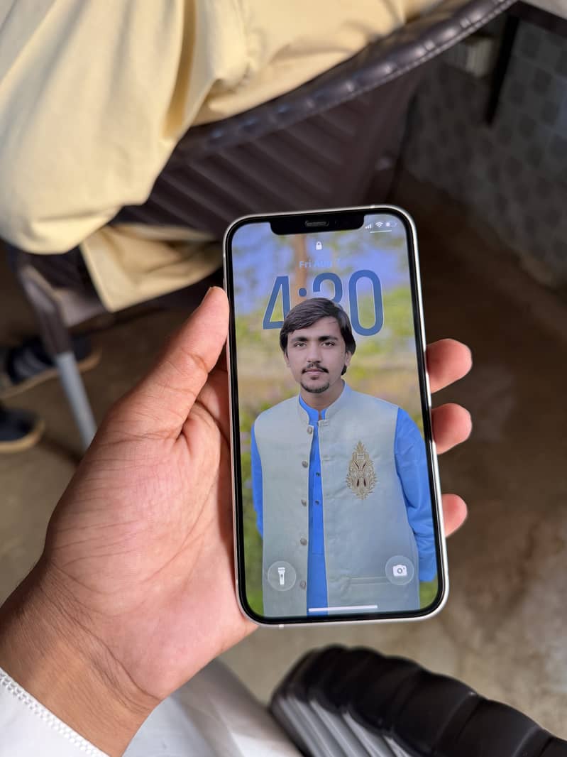 Apple iPhone 12 3