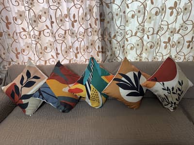 Pack of 5 cushions for sale