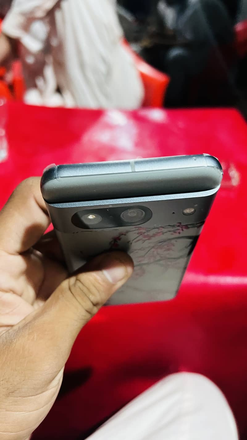 Google Pixel 8 4