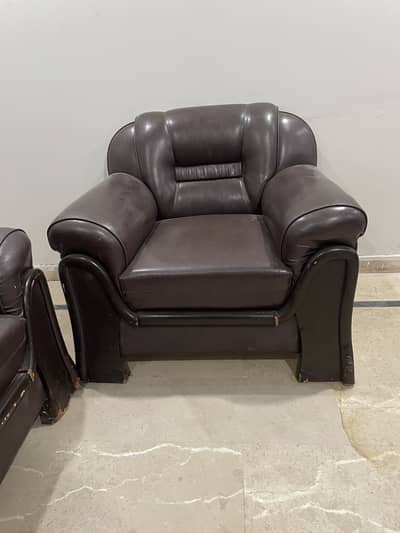 Used 5-Seater Leatherette / Rexine Sofa Set in Good Condition
