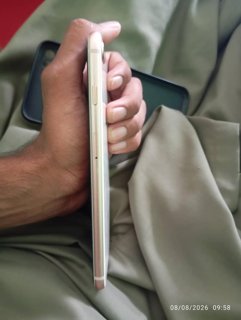 Apple iPhone 8 Plus 0