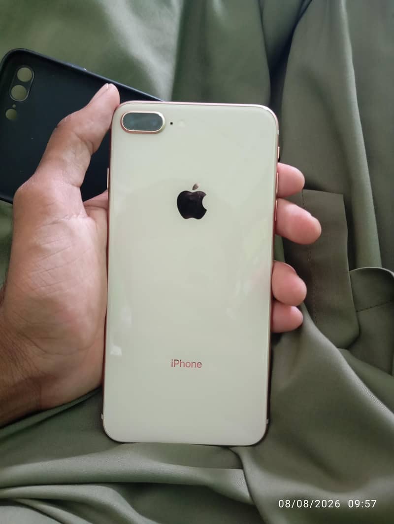 Apple iPhone 8 Plus 3