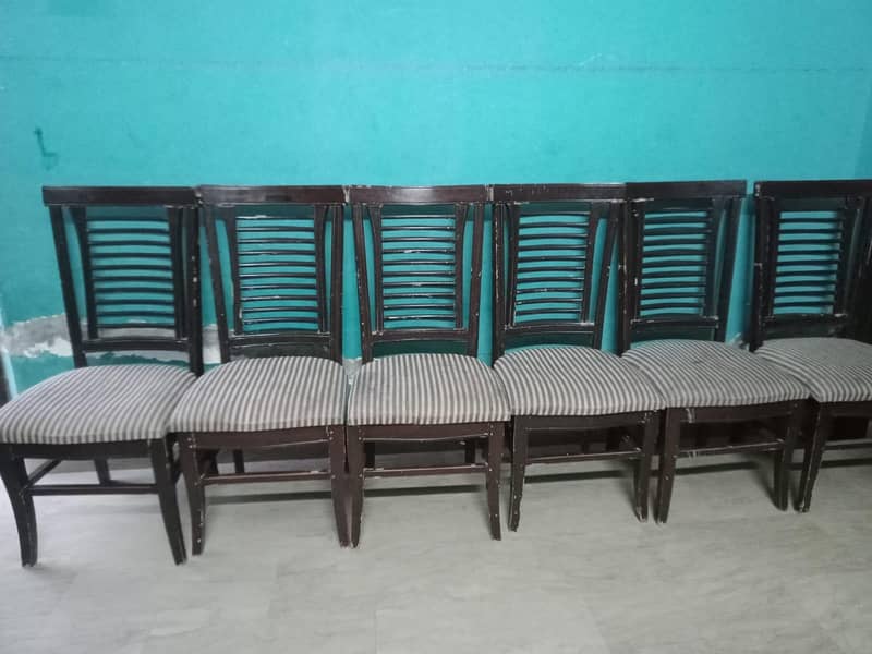 Dining table 0