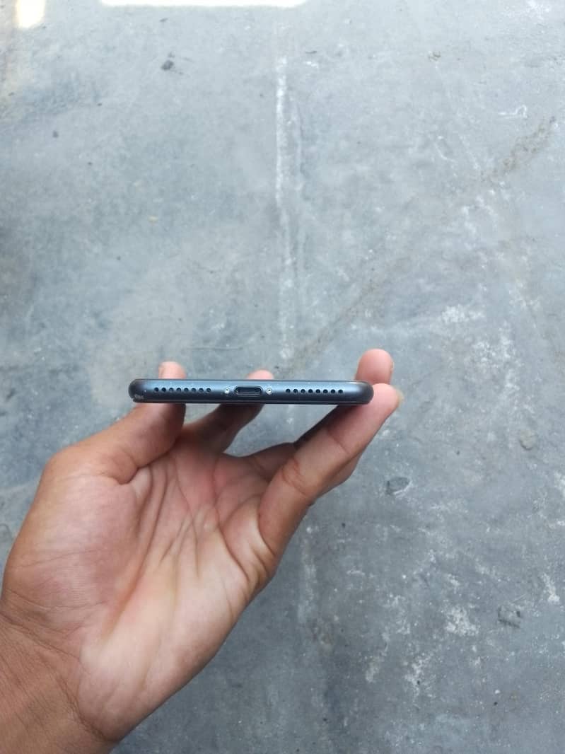 Apple iPhone 8 Plus 0