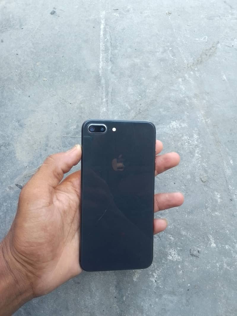 Apple iPhone 8 Plus 1