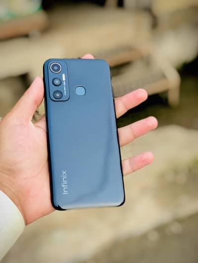 Infinix Hot 11 ha 4 ram 128 gb  storage With original box and charger