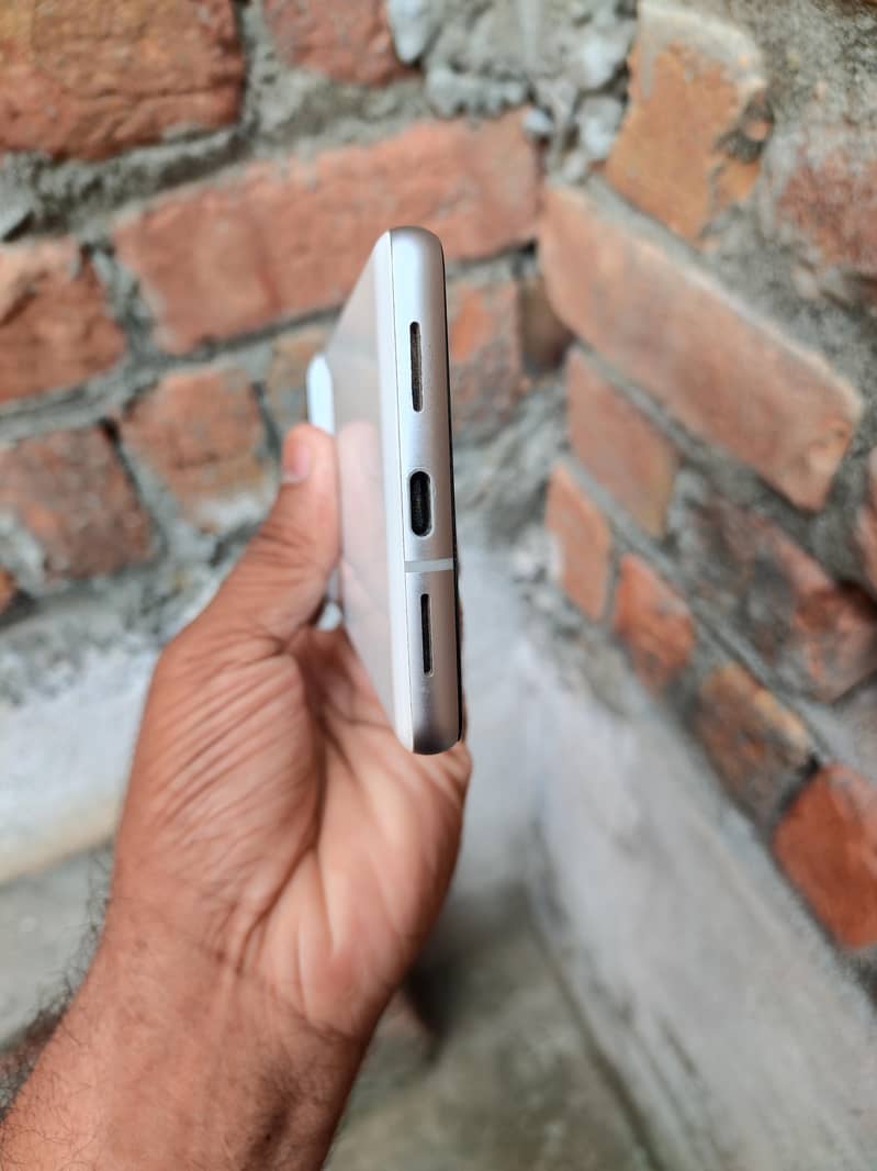 Google Pixel 7 4